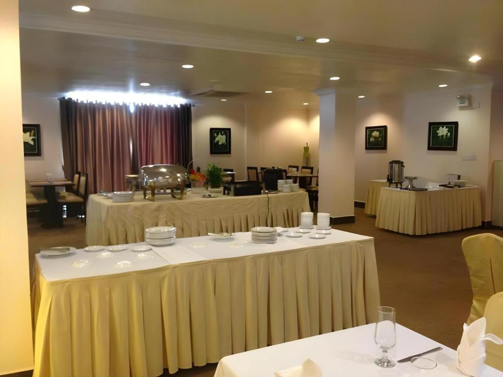 Jun Yue Hotel Phnompen Kültér fotó